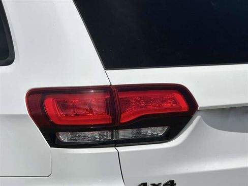 Used 2019 Jeep Grand Cherokee Altitude AWD/4WD image 9