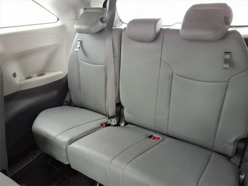 Certified 2023 Toyota Sienna XLE image 9