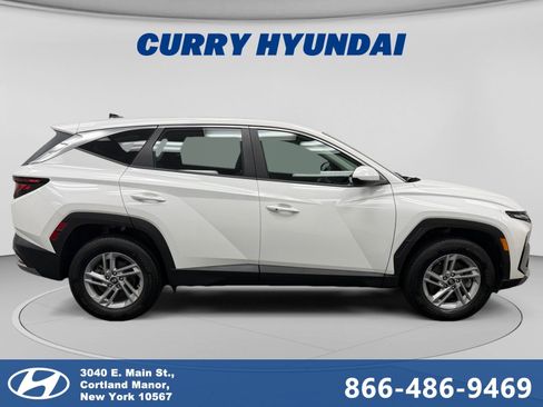 Used 2025 Hyundai Tucson SE AWD/4WD image 6