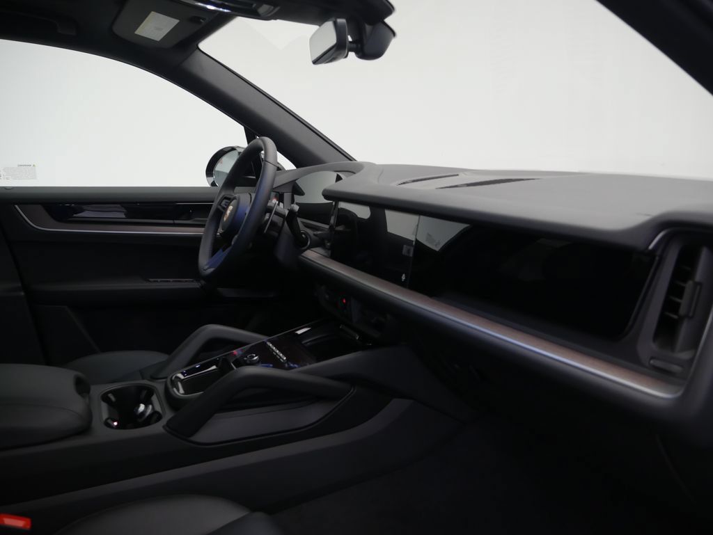 Certified 2026 Porsche Cayenne AWD/4WD image 30