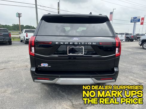 Used 2025 Ford Expedition Platinum AWD/4WD image 3