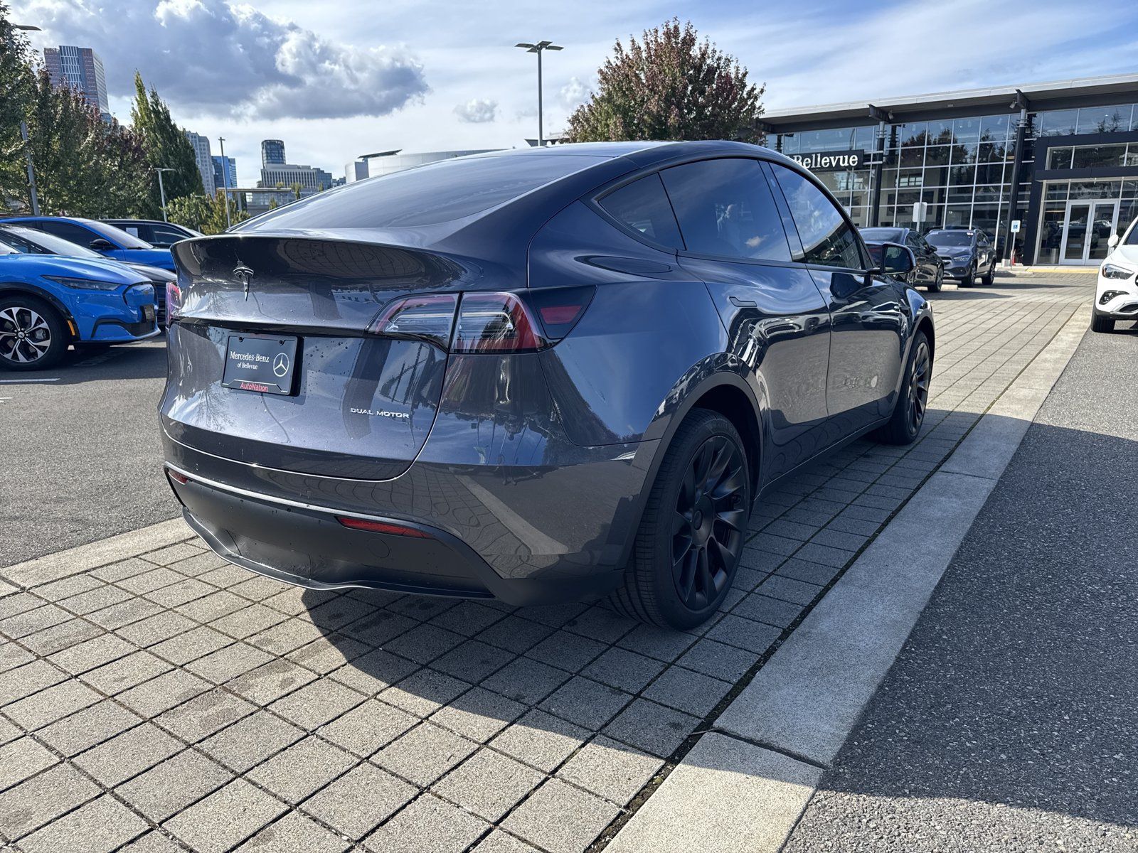 Used 2022 Tesla Model Y Long Range AWD/4WD image 5