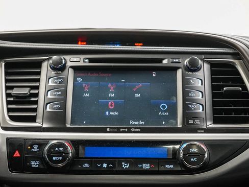 Used 2019 Toyota Highlander XLE image 14