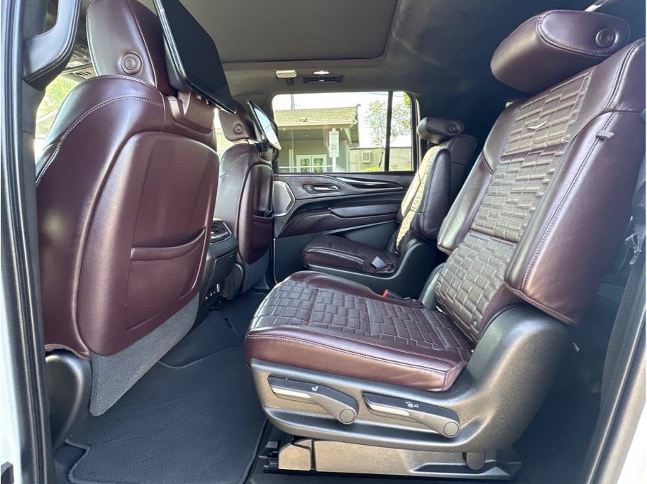 Used 2021 Cadillac Escalade ESV Sport Platinum AWD/4WD image 11