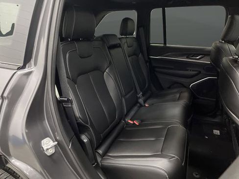 New 2025 Jeep Grand Cherokee Limited w/ Trailer Tow Package image 32