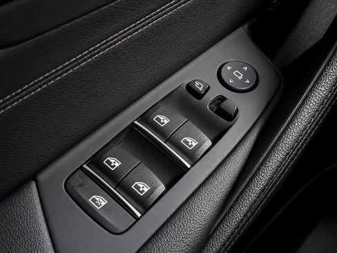 Used 2022 BMW 540i w/ M Sport Package RWD image 38