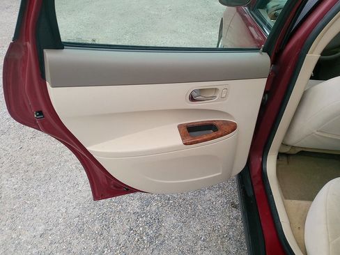 Used 2006 Buick LaCrosse CX image 18