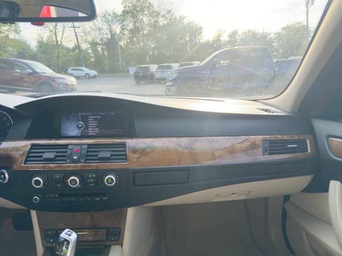 Used 2010 BMW 528i xDrive Sedan AWD/4WD image 16