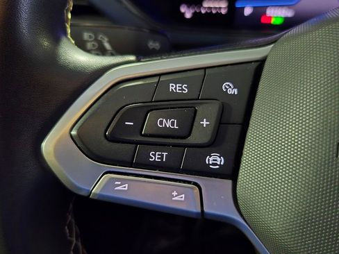 Certified 2022 Volkswagen Taos SE w/ Panoramic Sunroof Package image 25