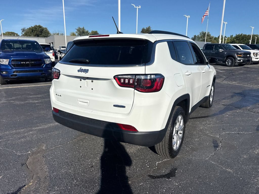 Used 2025 Jeep Compass Latitude AWD/4WD image 7