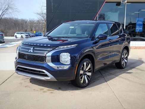 New 2026 Mitsubishi Outlander SE image 1