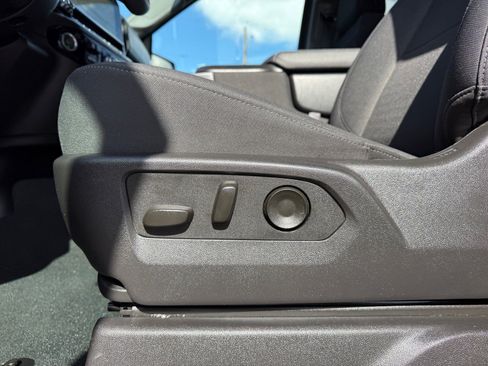 Used 2025 GMC Sierra 1500 Elevation image 18