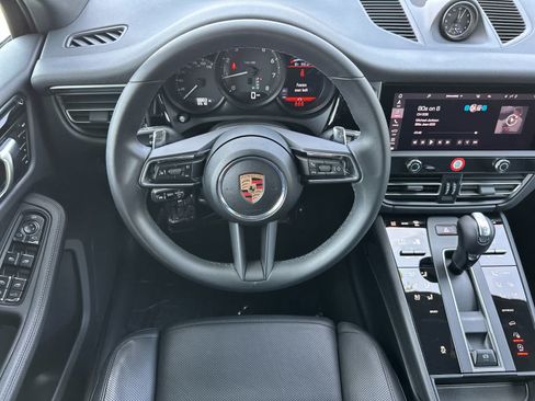 Certified 2025 Porsche Macan AWD/4WD image 15