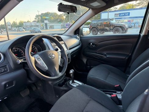 Used 2019 Nissan Versa SV FWD image 11