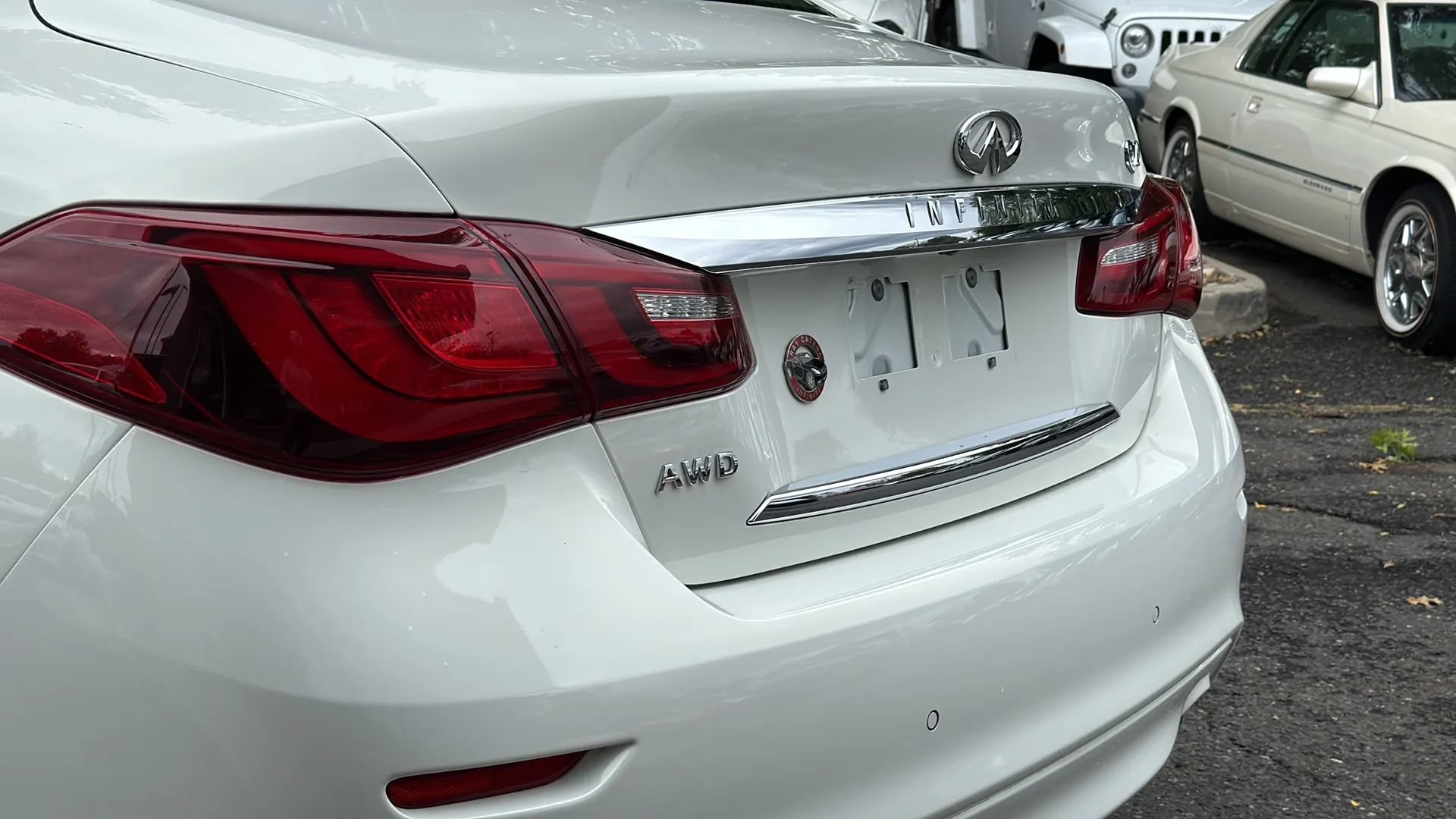 Used 2015 INFINITI Q70 3.7 w/ Deluxe Touring Package AWD/4WD image 47