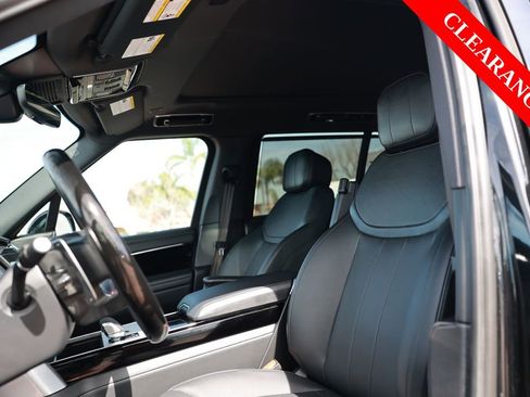 Used 2025 Land Rover Range Rover Long Wheelbase SE AWD/4WD image 17