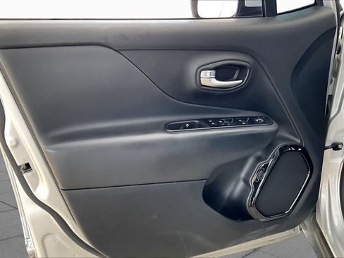 Used 2020 Jeep Renegade Altitude w/ UConnect 8.4 Nav Group AWD/4WD image 22