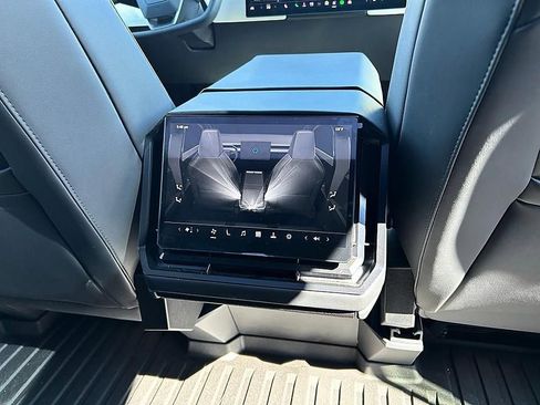 Used 2024 Tesla Cybertruck AWD Crew Cab image 9