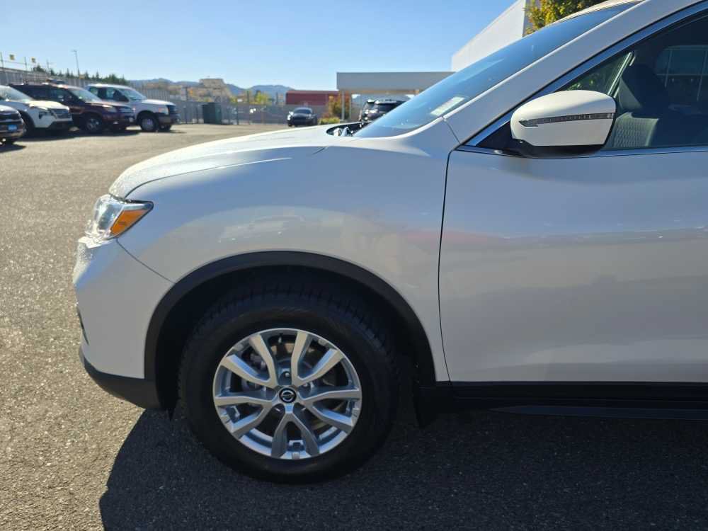 Used 2019 Nissan Rogue SV AWD/4WD image 18