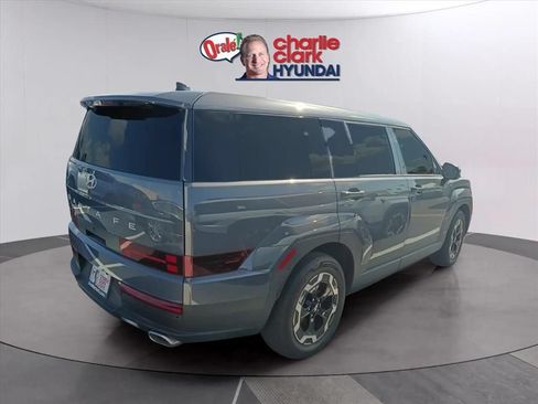 Used 2025 Hyundai Santa Fe SE FWD image 4