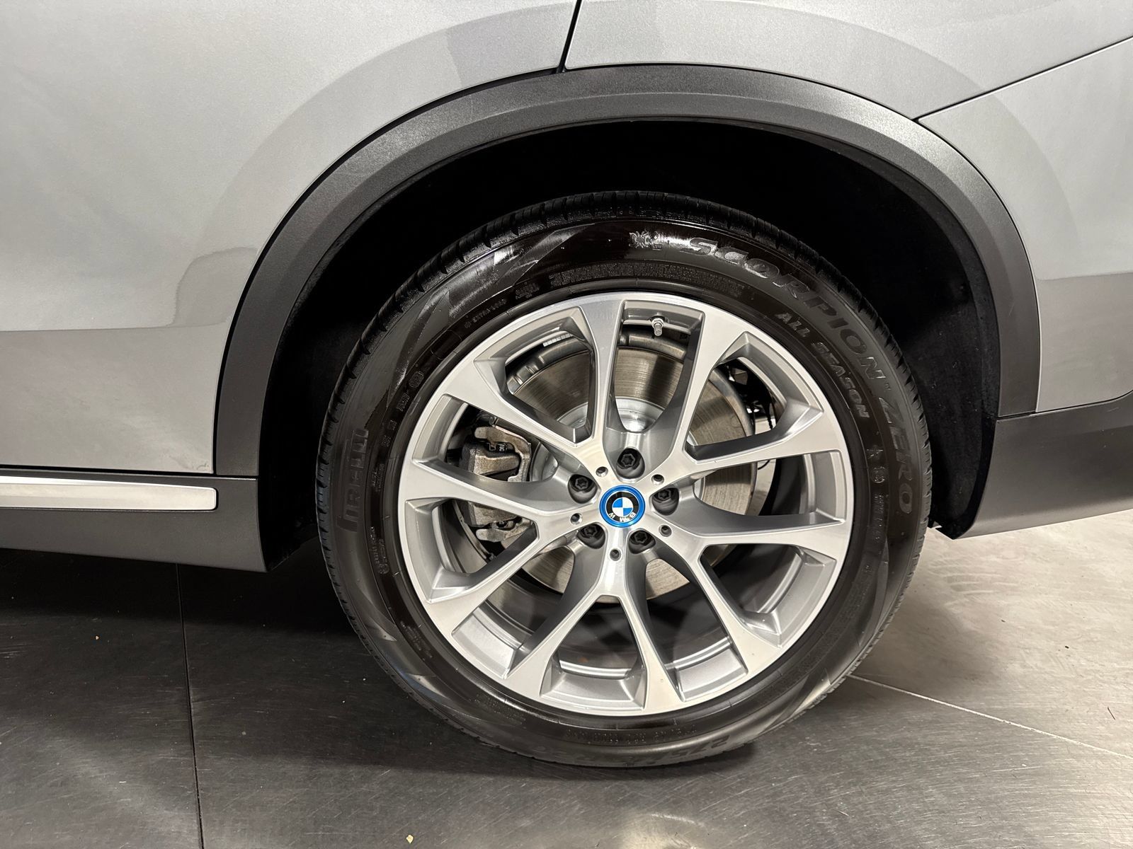 Used 2025 BMW X5 xDrive50e AWD/4WD image 12