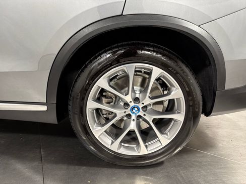 Used 2025 BMW X5 xDrive50e AWD/4WD image 12