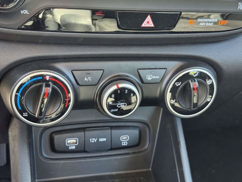 Used 2024 Hyundai Venue SE FWD image 27