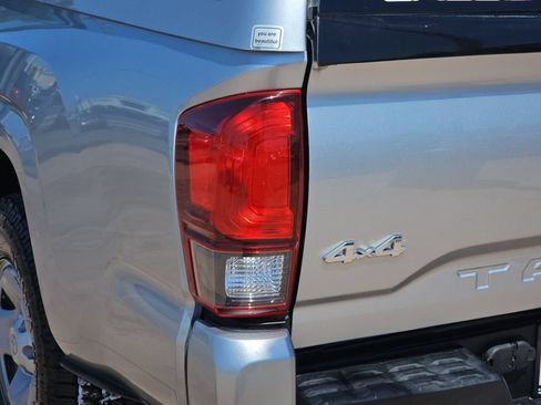 Used 2022 Toyota Tacoma SR AWD/4WD image 40