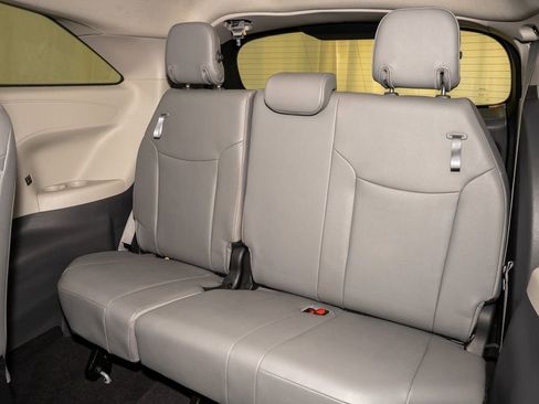 Used 2023 Toyota Sienna XLE image 11