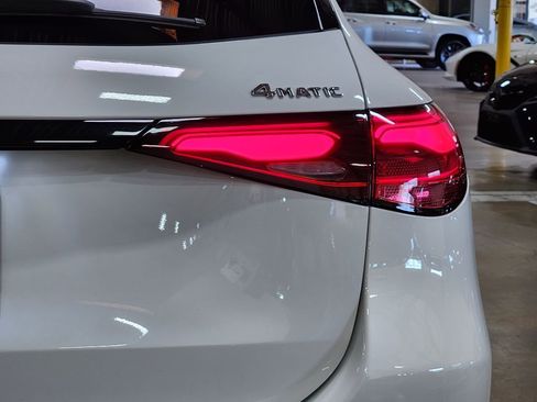 Used 2025 Mercedes-Benz GLC 300 4MATIC image 22