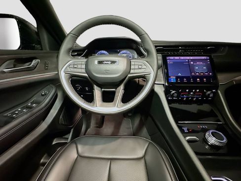 New 2025 Jeep Grand Cherokee L Limited w/ Luxury Tech Group II image 29