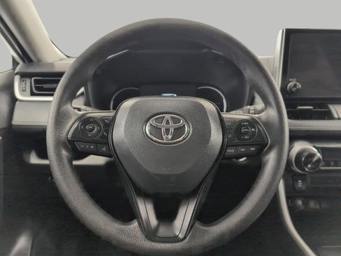Used 2025 Toyota RAV4 XLE AWD/4WD image 6