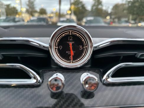 Used 2021 Bentley Bentayga image 32