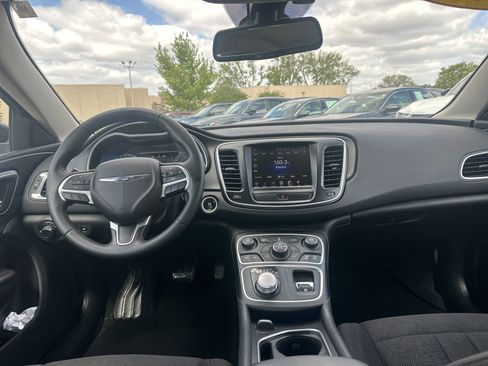 Used 2015 Chrysler 200 Limited w/ Convenience Group FWD image 17