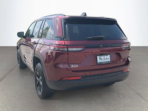 Used 2024 Jeep Grand Cherokee Altitude image 6