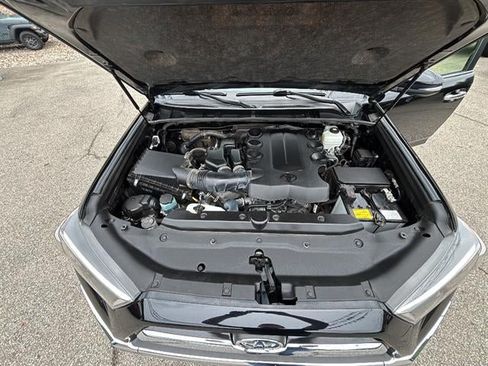 Used 2023 Toyota 4Runner Limited AWD/4WD image 4