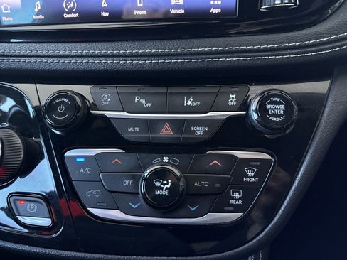 Used 2021 Chrysler Pacifica Limited w/ S Appearance Package image 31