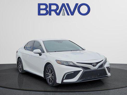 Used 2023 Toyota Camry SE FWD image 2