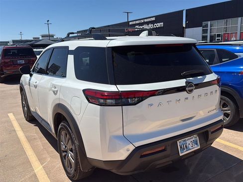 Used 2022 Nissan Pathfinder SV w/ Cargo Package image 11