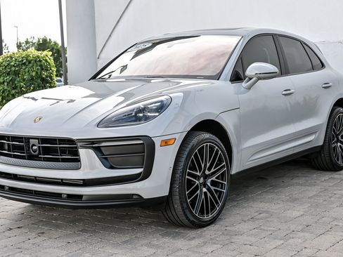 Used 2025 Porsche Macan w/ Premium Package Plus AWD/4WD image 5