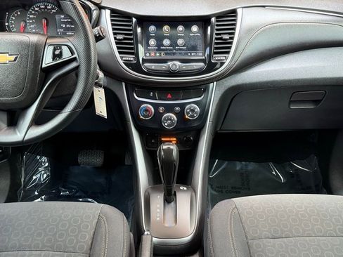 Used 2018 Chevrolet Trax LS FWD image 23