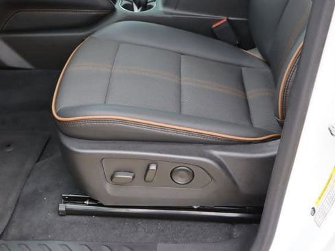 Used 2023 GMC Canyon AT4 w/ Canyon Safety Plus Package AWD/4WD image 15