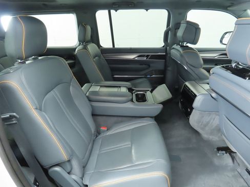 Used 2023 Jeep Grand Wagoneer Series II image 21