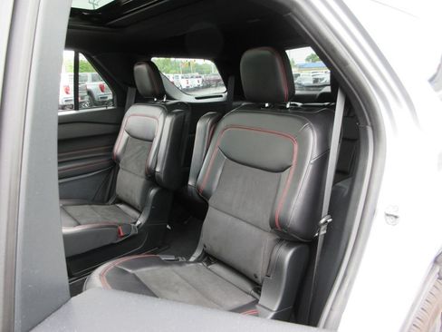 Used 2023 Ford Explorer ST-Line w/ Class IV Trailer Tow Package AWD/4WD image 23