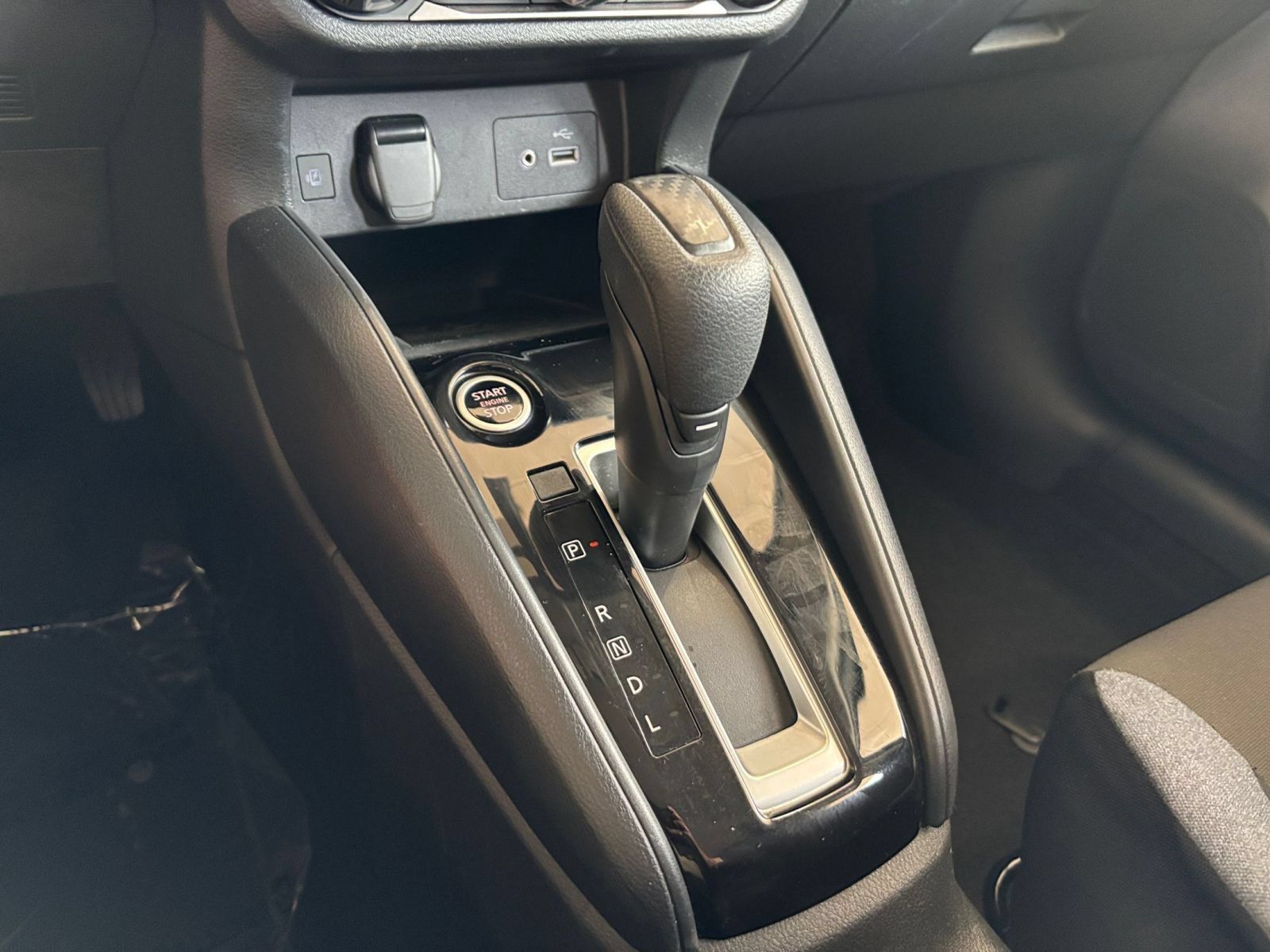 Used 2025 Nissan Versa SV FWD image 39