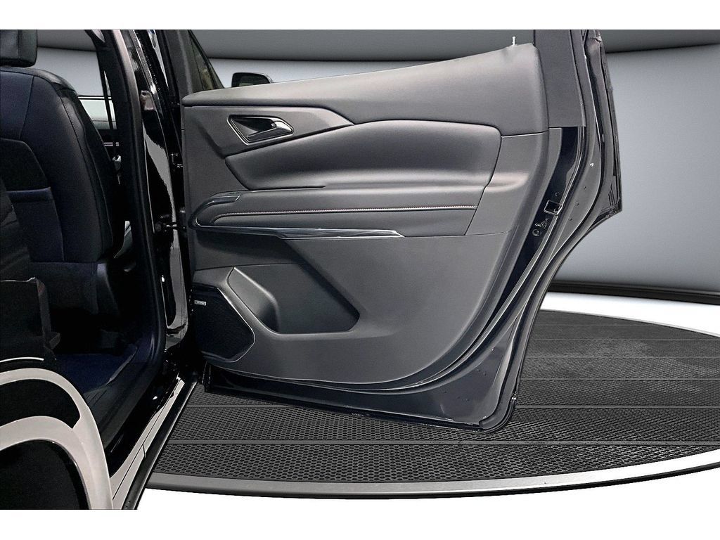 New 2026 Chevrolet Traverse RS w/ LPO, Floor Liner Package FWD image 46
