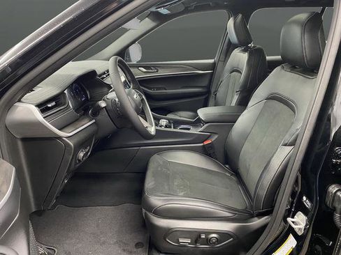 New 2026 Jeep Grand Cherokee Altitude image 4