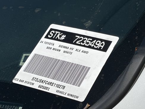 Certified 2024 Toyota Sienna XLE w/ XLE Plus Package AWD/4WD image 10