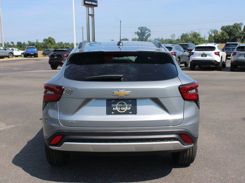 New 2026 Chevrolet Trax LT w/ Driver Confidence Package FWD image 8