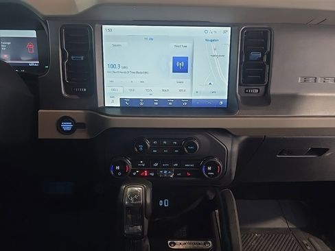 Used 2024 Ford Bronco Wildtrak image 30